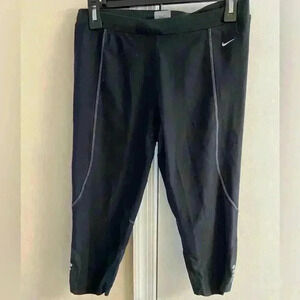 Nike dri fit‎ leggings cropped stretchy mesh detail elastic waist. Medium